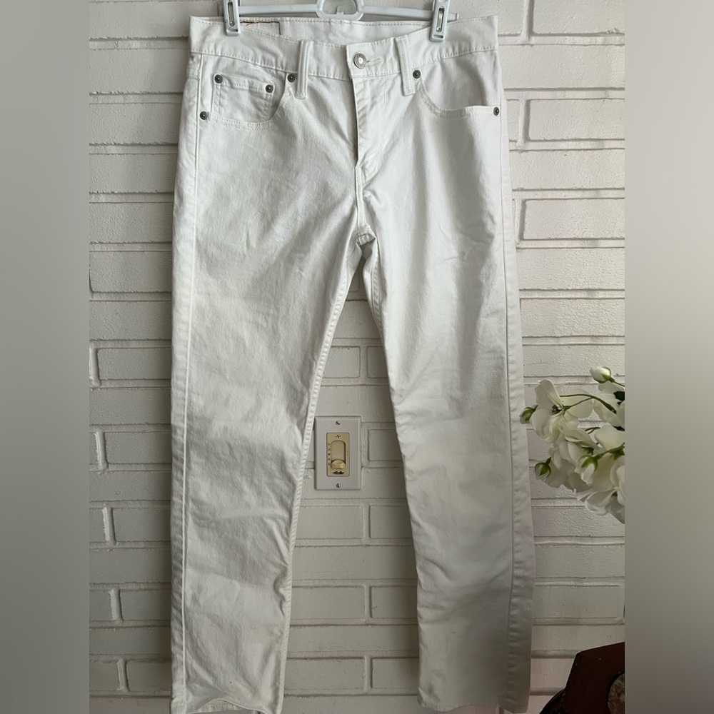 NWOT classic Levi’s 511, white jeans perfect condition, washed never worn.